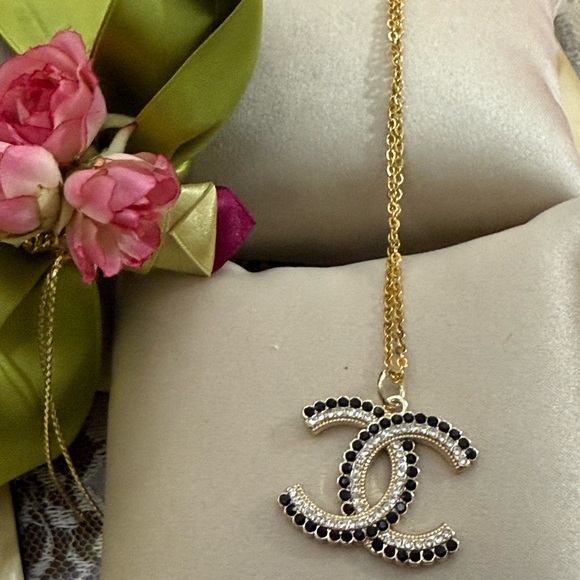 CHANEL 18k plated Gold Necklace with Black Accents - Picture 1 of 5